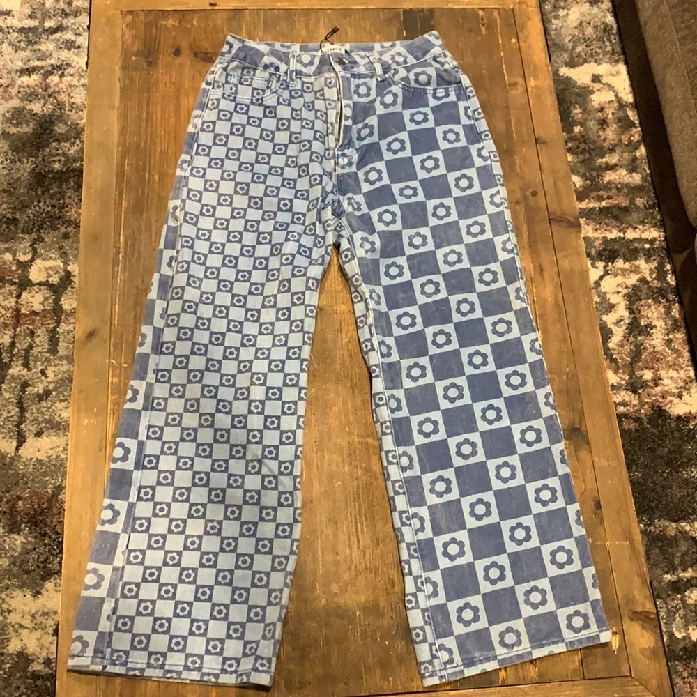 Denim pants with cool pattern.